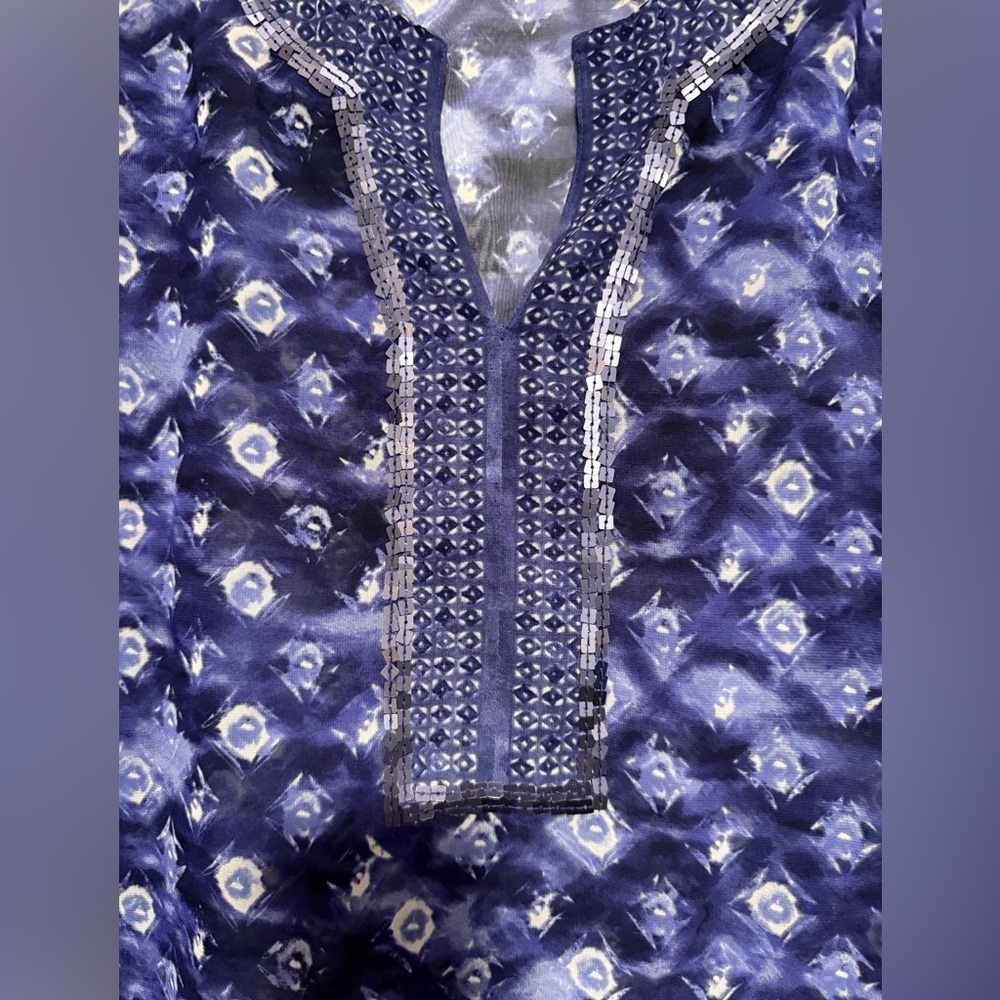 Chico’s Blue Geometric Patterned Sequin Trim Tuni… - image 2